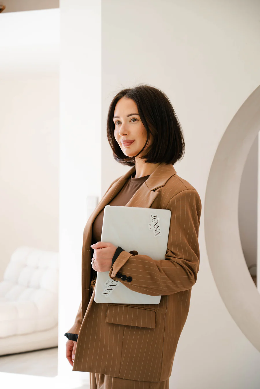 Jenna Van de Kerkhove, huidverstrakkingsexperte en oprichter van JÉNNA SKIN